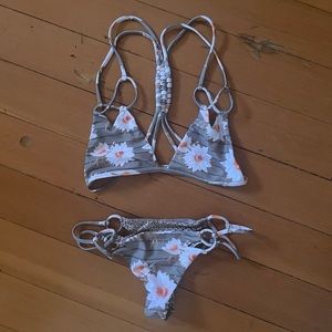 Acacia bikini set. Top size S & Molokini bottom size P (XS). Great condition